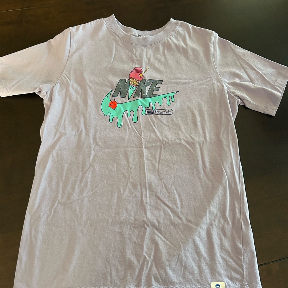 Nike Tee in Lavender with Pink Graphic